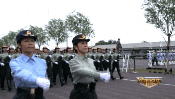 “女兵专属阅兵腿”刷屏！绝了！（视频/组图） - 8