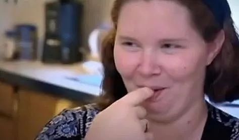 【奇闻】重口慎入！全球10大异食癖患者，20年坚持吃鼻屎的女孩！（组图） - 7