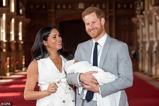英国哈里王子夫妇带娃出访非洲 王室宝宝首次公开亮相（组图） - 4