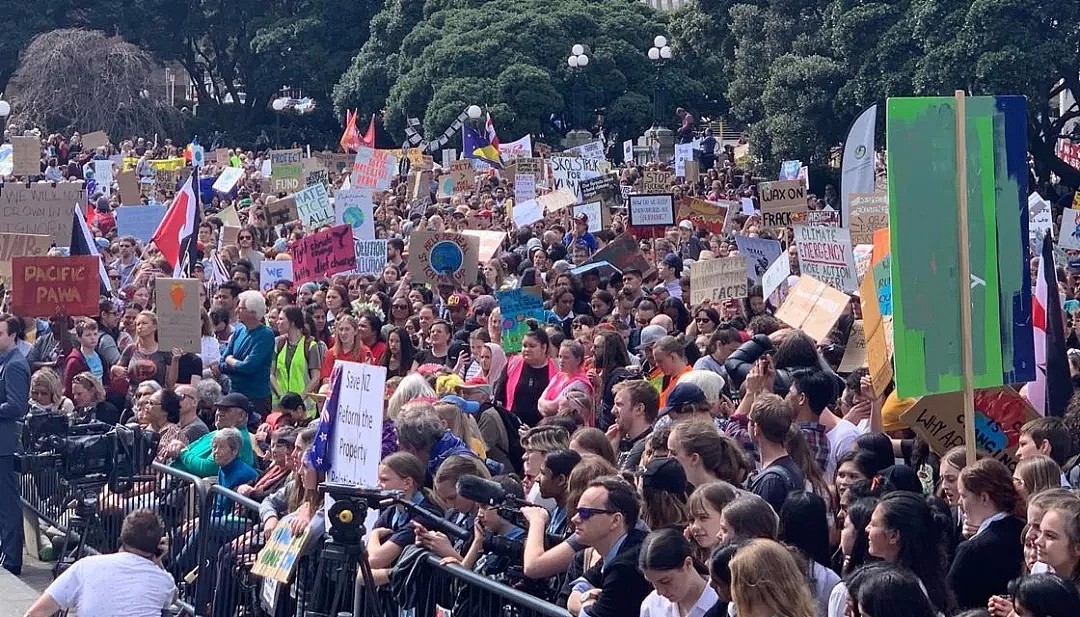 罢工罢课，交通瘫痪！今天新西兰17万人冲上街头，这场席卷全球的运动，背后是16岁自闭症女孩（组图） - 9