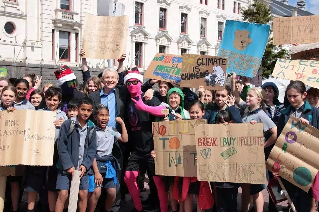 罢工罢课，交通瘫痪！今天新西兰17万人冲上街头，这场席卷全球的运动，背后是16岁自闭症女孩（组图） - 12