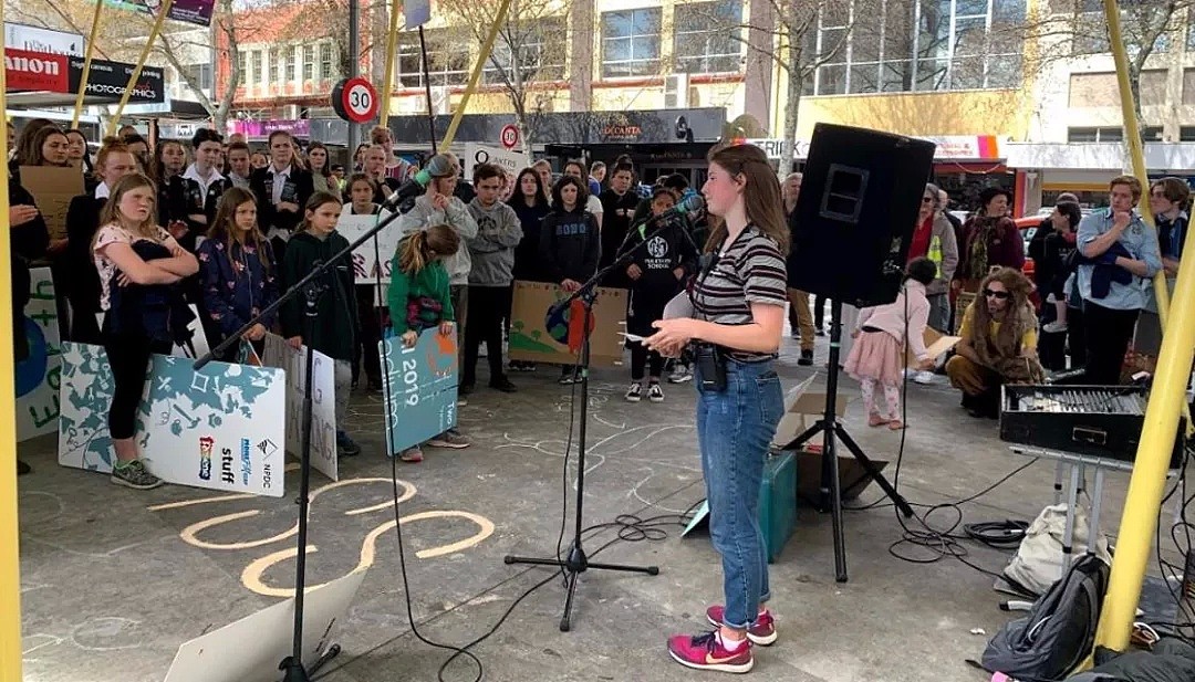 罢工罢课，交通瘫痪！今天新西兰17万人冲上街头，这场席卷全球的运动，背后是16岁自闭症女孩（组图） - 17