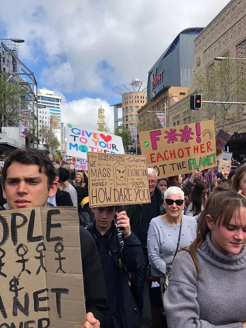 罢工罢课，交通瘫痪！今天新西兰17万人冲上街头，这场席卷全球的运动，背后是16岁自闭症女孩（组图） - 24