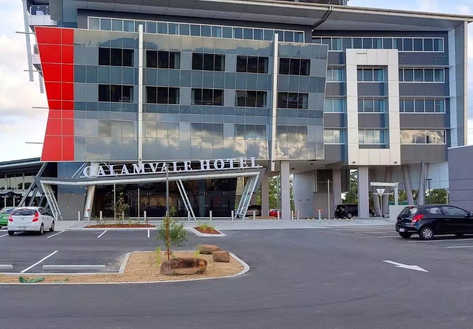 澳Calamvale Hotel遭蒙面男子持刀抢劫，警方全力搜捕征集信息 - 4