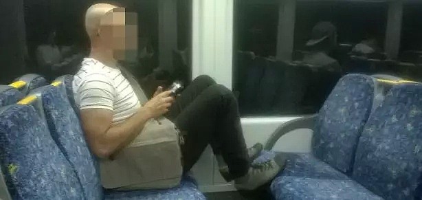 惊呆！悉尼火车早高峰有人当众做这事！网友喷“中国来的”！火车内幕被曝光，竟脏到没眼看！（视频/组图） - 46