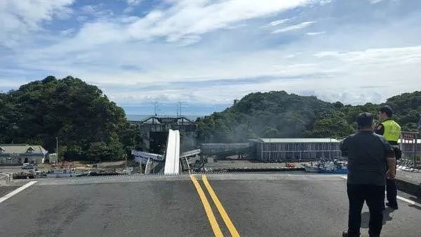 台湾宜兰大桥垮塌，至少6人失踪，10人受伤（组图） - 3