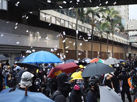 香港“10·1”示威暴力再升级 激进示威者打砸政府合署（组图） - 4