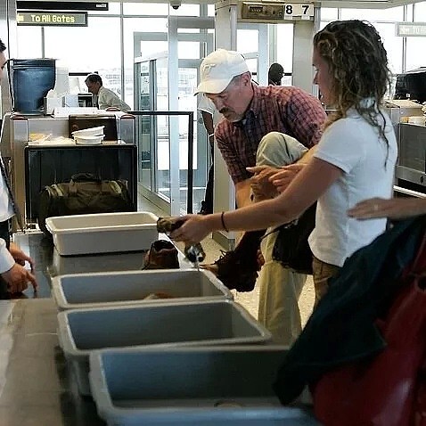 小心！女子在澳洲机场过安检，随身包包转眼就没了！机场这些“黑幕”要小心… - 5