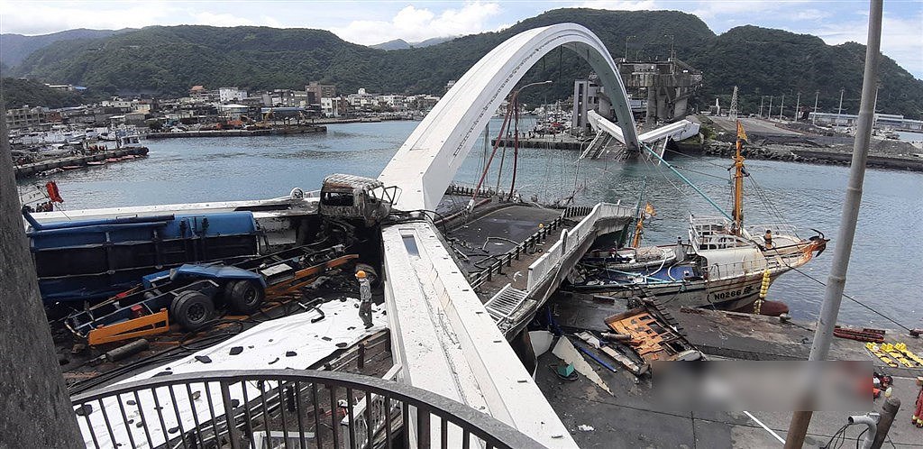 台湾大桥坍塌致6名菲籍、印尼籍渔民失联：4人确认死亡（组图） - 2