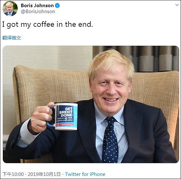英国首相约翰逊刚到手的饮料被助手没收：不许用一次性杯子