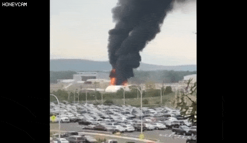 恐怖！轰炸机坠毁国际机场！机上13人生死不明！目击者：一个巨大的橙色火球…（组图） - 17