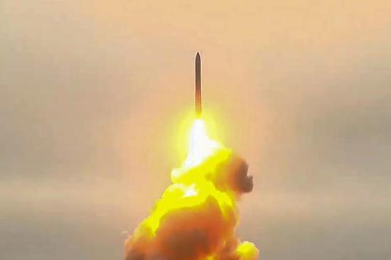 俄试射“白杨-M”洲际弹道导弹