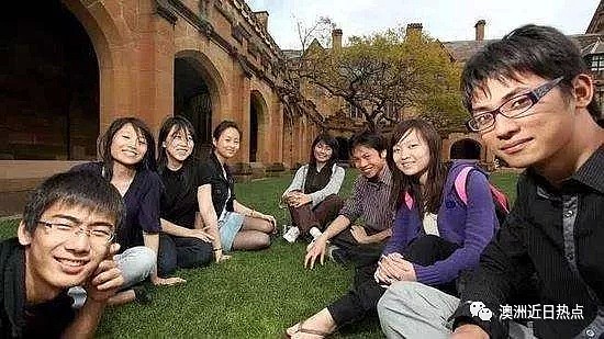 在澳中国寄宿生帮助留学生适应海外生活，荣获表彰 - 2