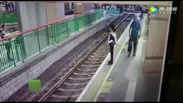 注意！澳华女在火车站被陌生男子持刀袭击！遇到这些人，千万要远离！（组图） - 52