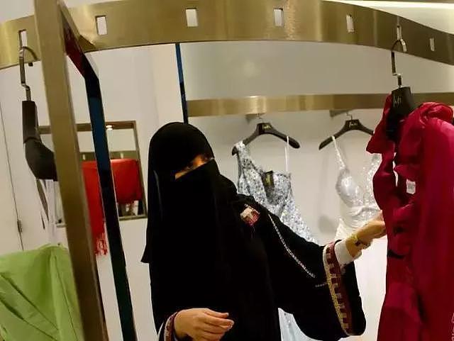 沙特公主一天花2000万$购物 却死于家人石刑（组图） - 10