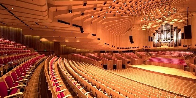 “宇宙地标”悉尼歌剧院将在闭馆前，迎来最后一位中国歌手。 - 12