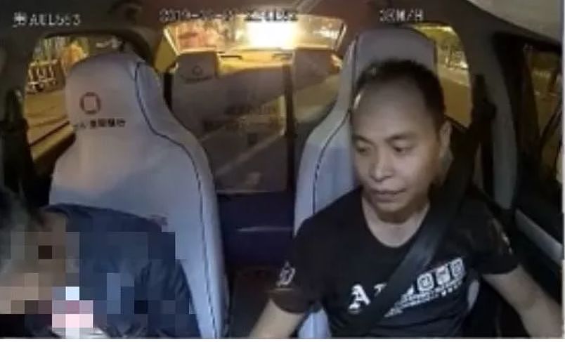 “你亲我一口，不亲我不付钱！”的哥无奈飞吻乘客，最后还被投诉…（视频/组图） - 2