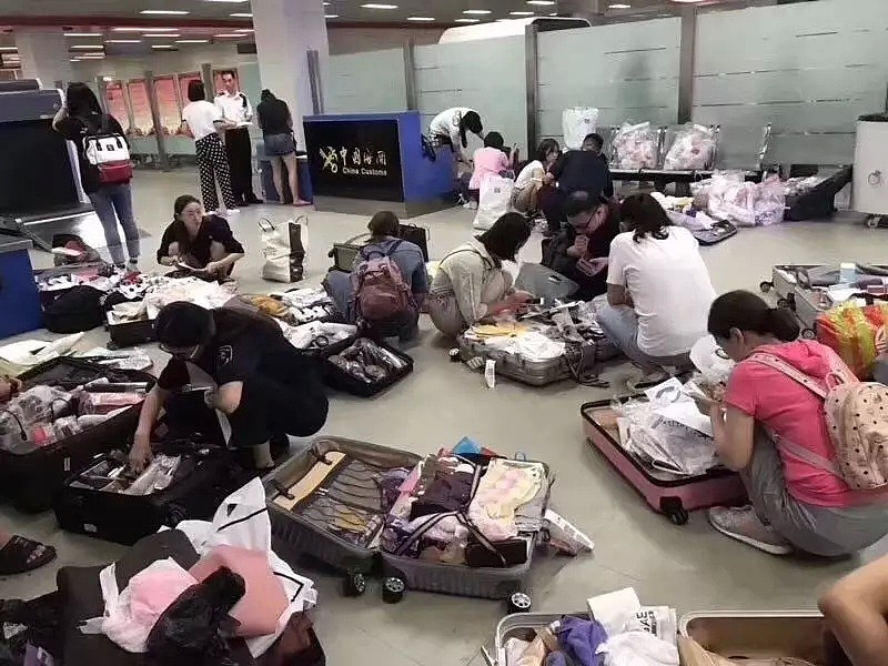 华人旅客一回国, 行李就被锁贴封条!！中国海关“黑科技”执法, 这些东西千万别带！（组图） - 18