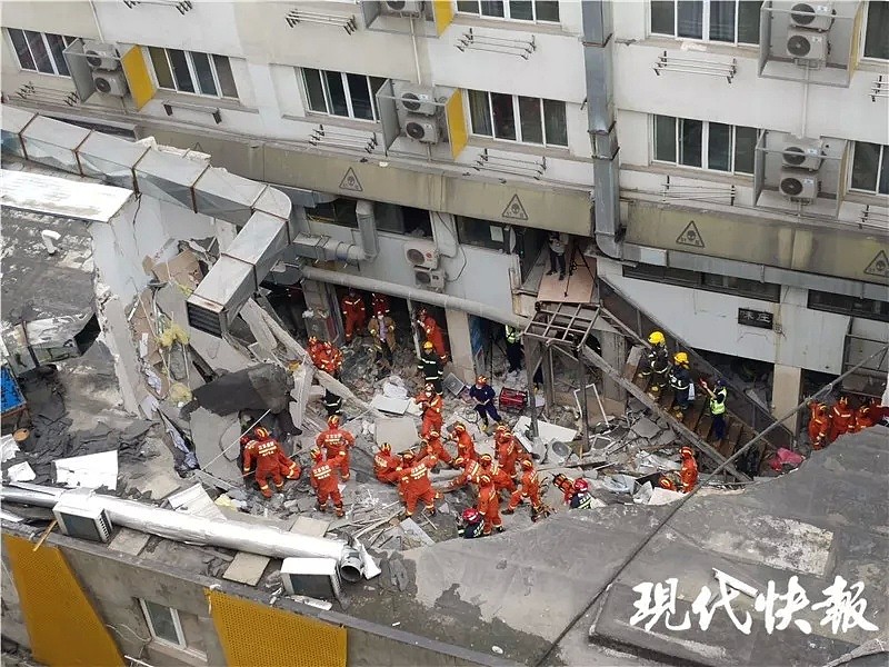 南京一栋建筑发生墙体坍塌，现场共5人已救出3人（组图） - 3