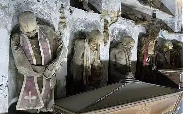 【猎奇】毛骨悚然！悬挂8千具木乃伊的西西里地下墓穴！（组图） - 7
