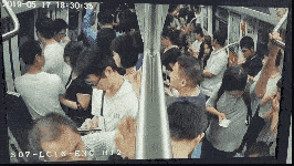 深圳地铁上大喊“趴下有地雷”，5人拍视频恶搞被判刑（图） - 2