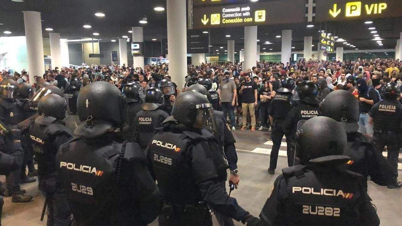 头目被判刑后，加泰“独派”抗议者瘫痪巴塞罗那机场（视频/组图） - 2