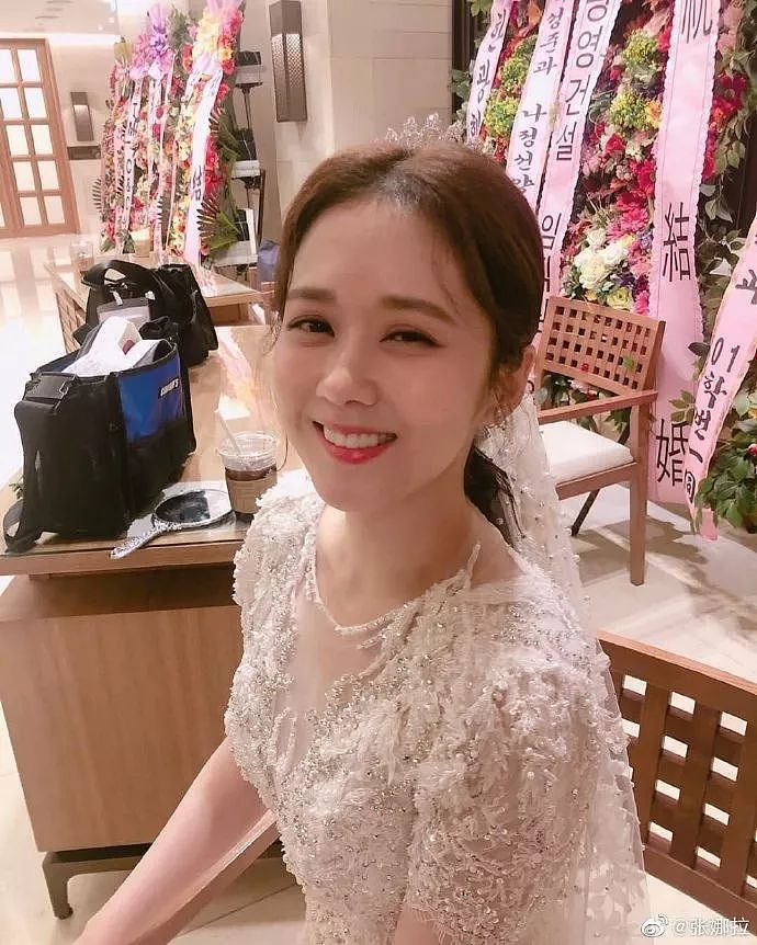 张娜拉被赞“韩国赵丽颖”，38岁满脸胶原蛋白，身穿白纱像仙女 （组图） - 1