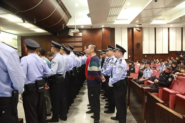 中国杭州一黑社会性质组织24名成员被判刑，涉案金额16亿元（组图） - 2