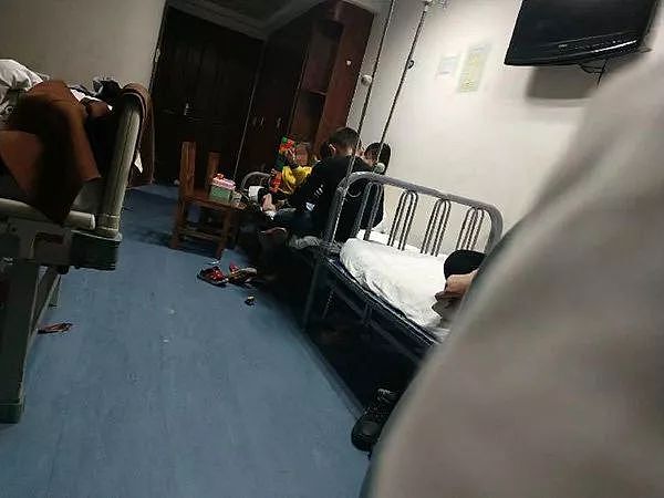 男童被老师投毒脑死亡家属被要求拔管?官方回应