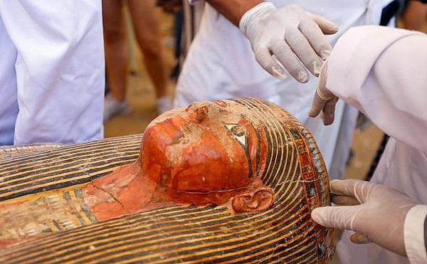 埃及出土30具3000年前保存完好的木质棺椁（组图） - 3
