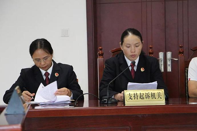 安岳县人民检察院党组书记、检察长李建英出庭支持起诉