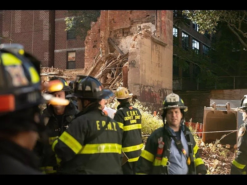 突发！1死1重伤！曼哈顿建筑物轰然坍塌！曾为美国最古老的教堂…（组图） - 6