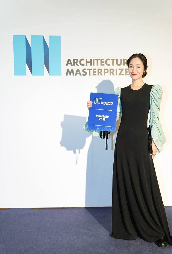 中国女星获美国建筑大师奖！网友:她抽空做演员？（组图） - 2