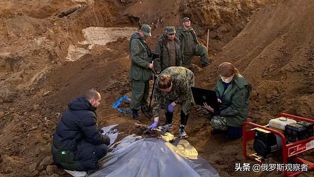 掘地三尺：地下4米深处，俄罗斯警方挖到了失踪女议员的一家