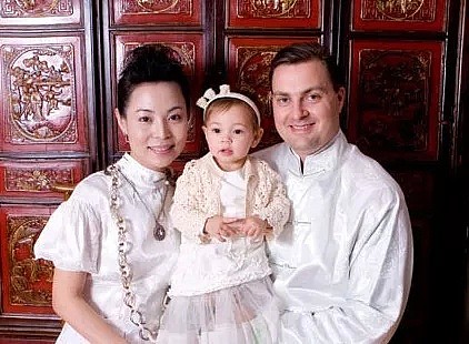 中国姑娘爱上落魄小子，真身却是有6000m²豪宅的贵族伯爵，真童话（组图） - 12