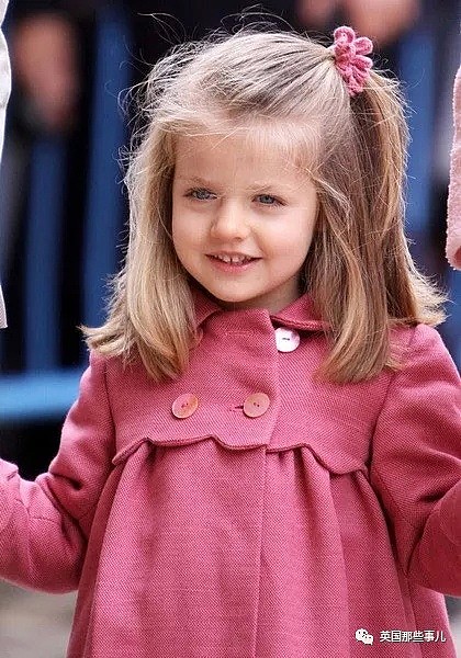 西班牙小公主撑伞画面圈粉无数：是将来要成为女王的美少女！（组图） - 19