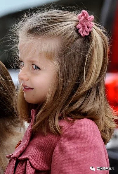 西班牙小公主撑伞画面圈粉无数：是将来要成为女王的美少女！（组图） - 26