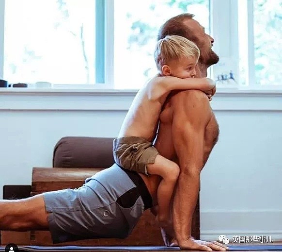 男生练瑜伽就是娘？这些苦练瑜伽的男人，身材才叫绝啊！（组图） - 79