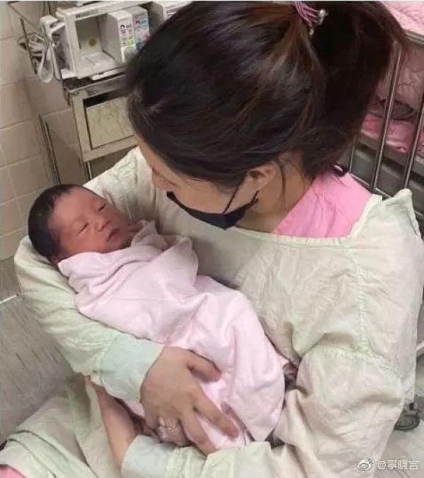 台女星生二胎一周后癌症复发，因化疗无法坐月子，71岁老父爆哭