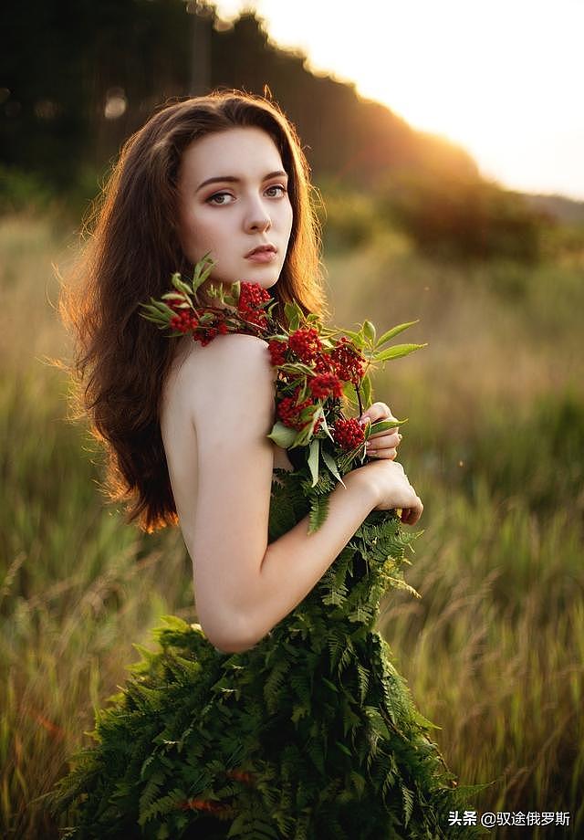 俄罗斯姑娘化身“林中仙子”，创意摄影让她美得“不可方物”