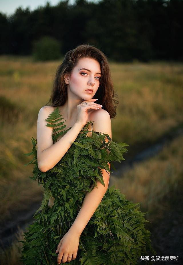 俄罗斯姑娘化身“林中仙子”，创意摄影让她美得“不可方物”