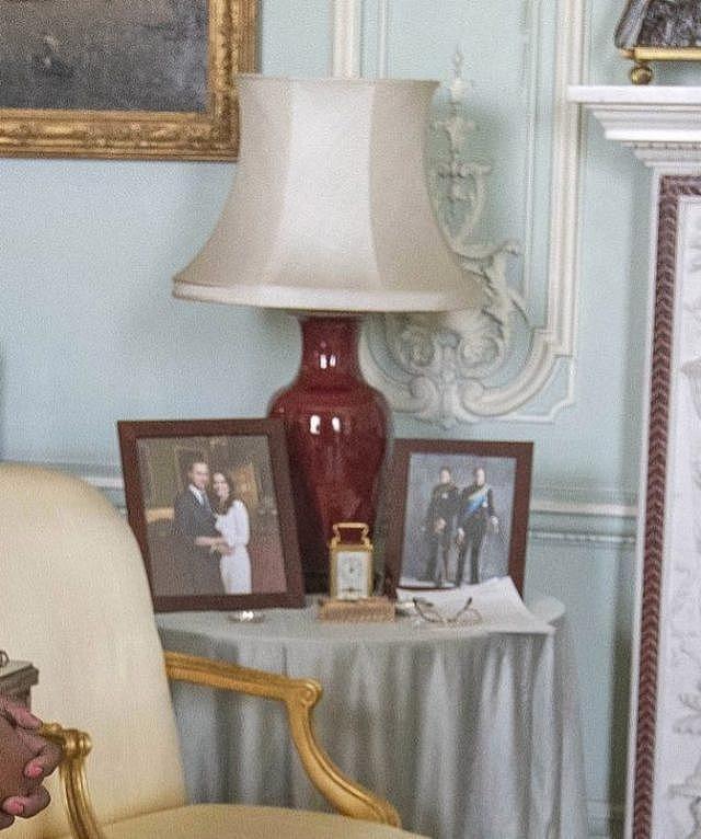 哈里梅根合影从女王的会客厅神秘消失，威廉凯特的照片还在