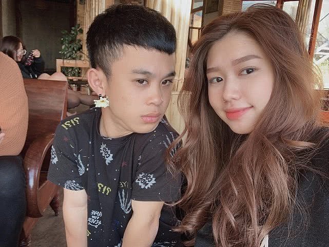 身高1.26米的男子与女模特恋爱1年，现频晒照片引网友热议（组图） - 2