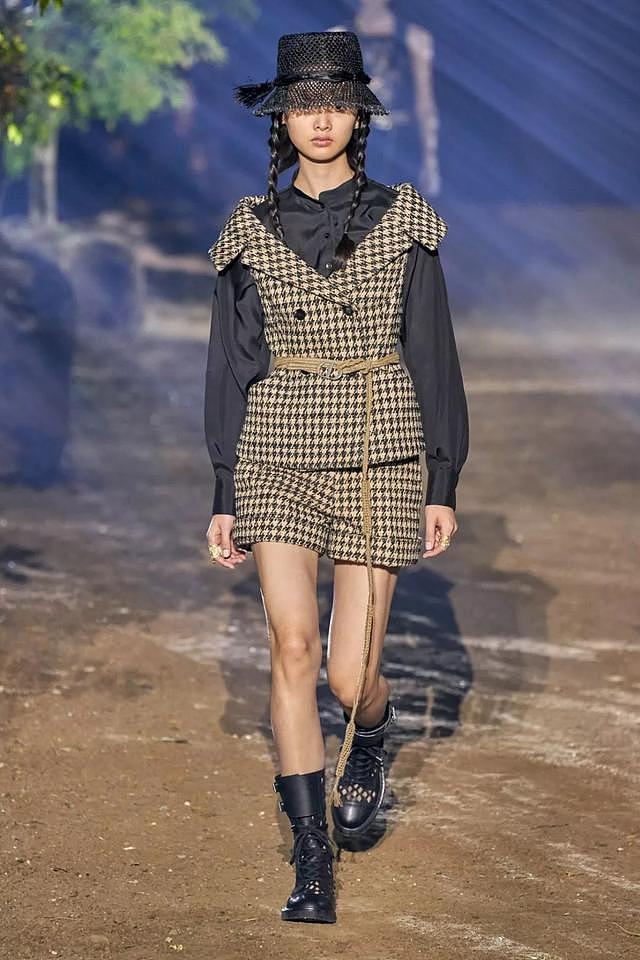 Dior 2019新宠的这位娃娃脸国模，真是宛如一袭清风的宝藏女孩