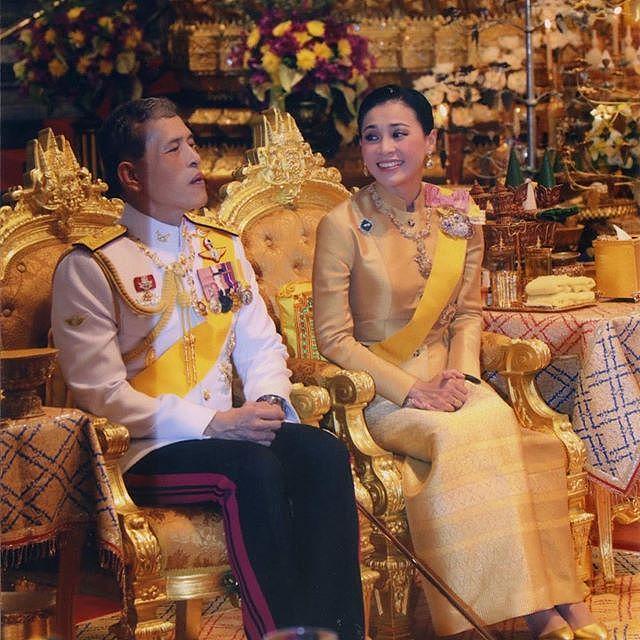 泰国二公主闪耀亮相美过王后！穿裹身裙尽显身材，遗传妈妈好基因