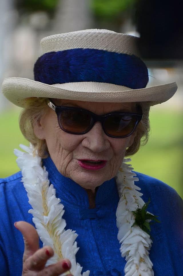 美国93岁“末代公主”出席15亿资产听证会，妻子陪同态度冷漠无爱