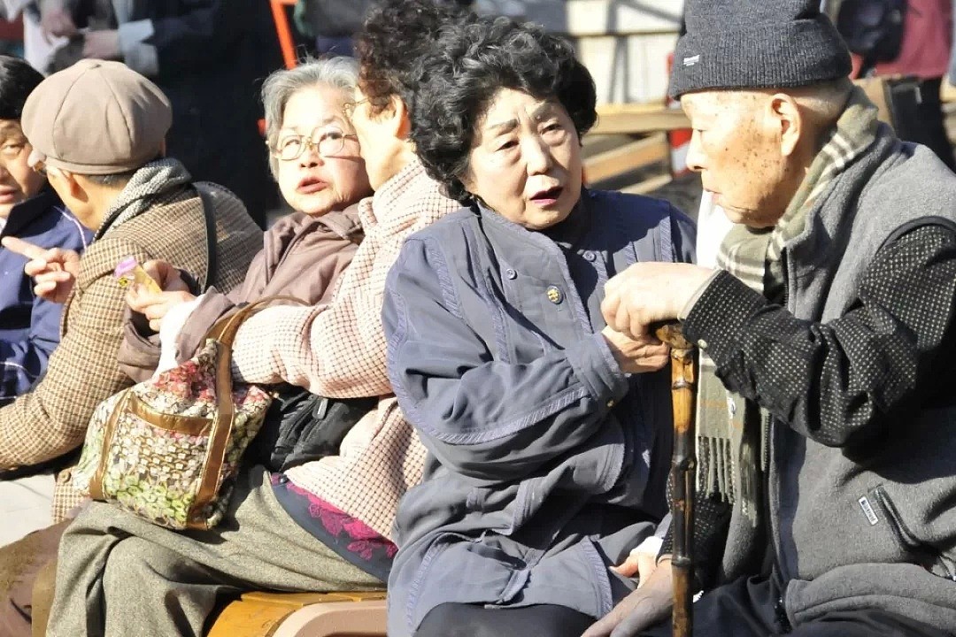 突发！87岁华妇17楼坠亡！被儿女抛弃、生活困窘！100名华裔老人中15人想自杀（组图） - 14