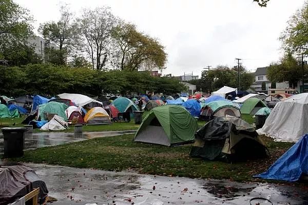 惊悚! 温哥华YVR机场发现腐尸 女子光天化日被枪击 枪手还在大街上游荡…（组图） - 11