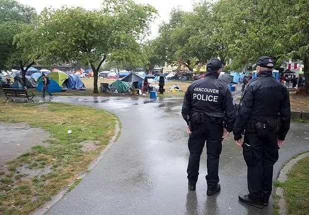 惊悚! 温哥华YVR机场发现腐尸 女子光天化日被枪击 枪手还在大街上游荡…（组图） - 15