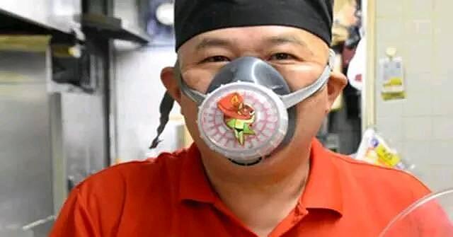 日本“死亡炒饭”，制作时戴防毒面具，食客要签“生死状”